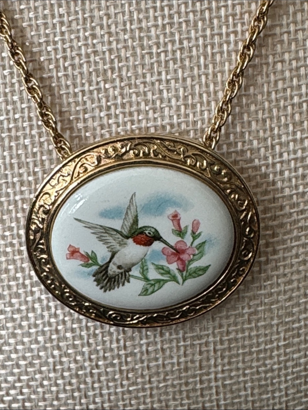 VTG Avon Summer Song Hummingbird Convertible Necklace & Brooch Pin 1982 - Picture 2 of 5